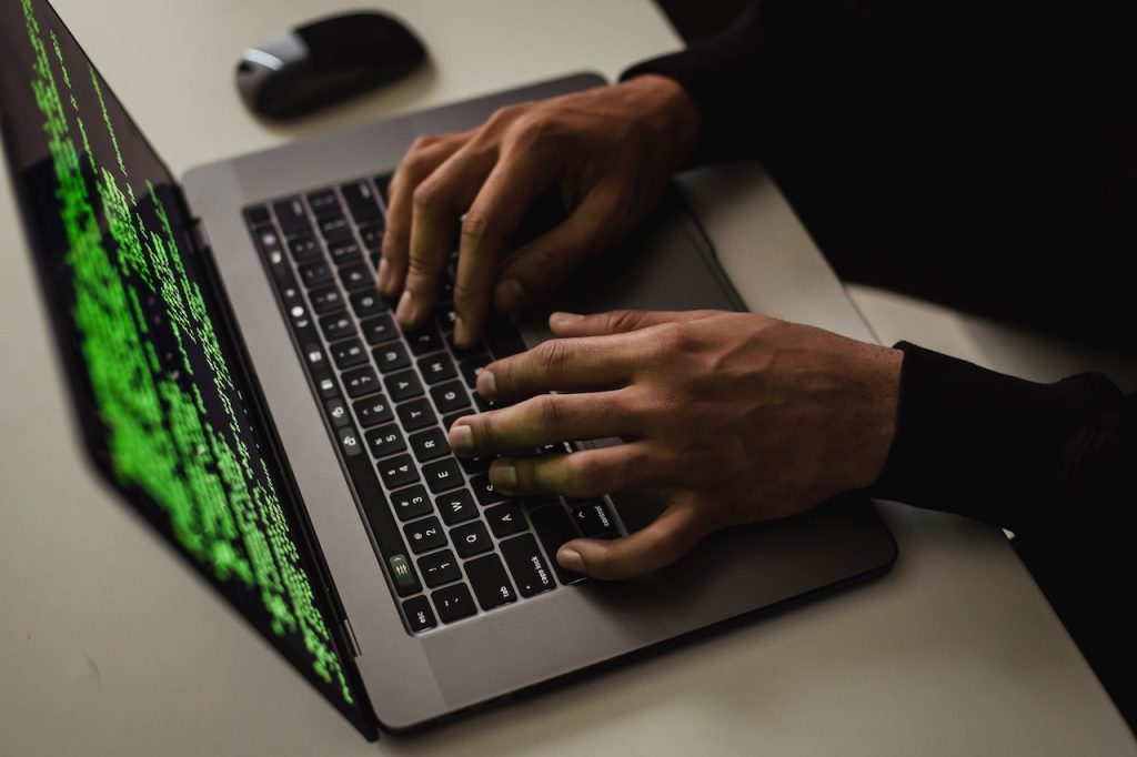 undang undang penipuan online