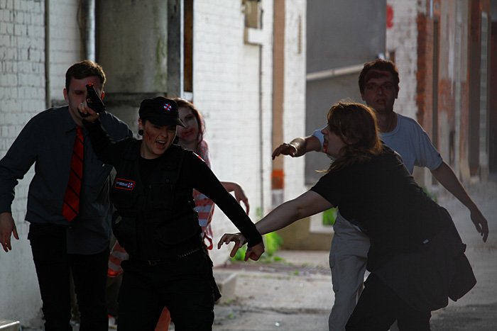 resident evil zombie cosplay 08